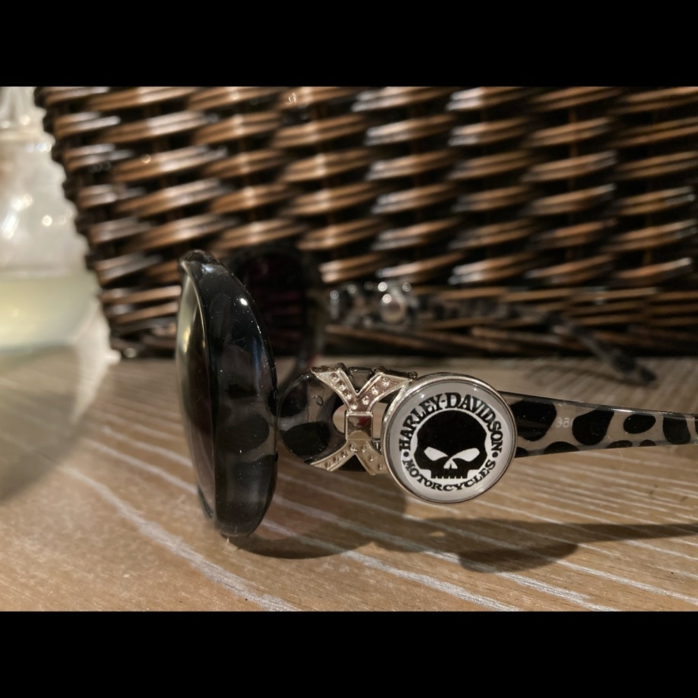 Sun Glasses with Harley Davidson “Willie G” snap logo